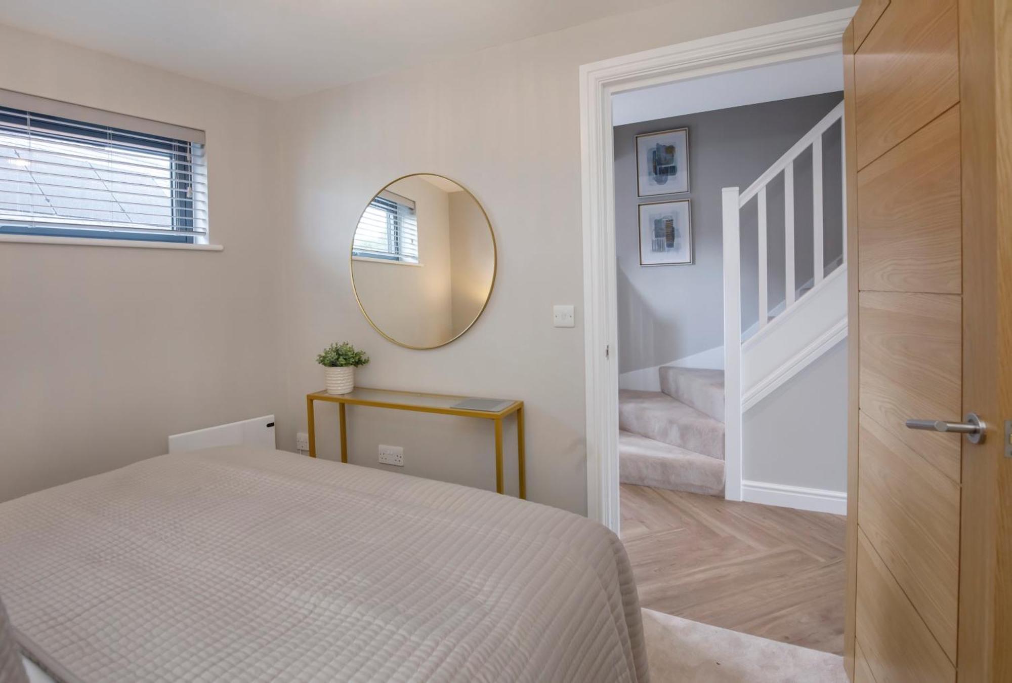 Apartment Crescent Court Modern And Luxurious